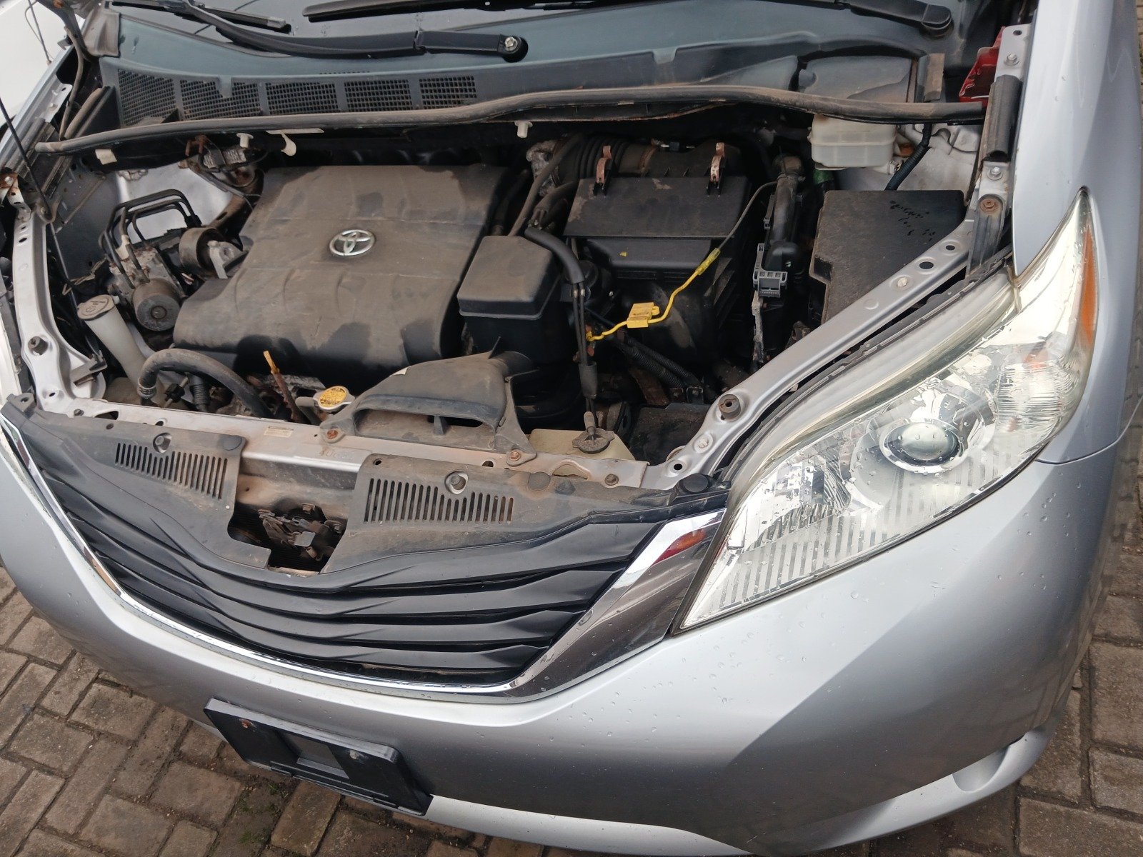 2011 Toyota Sienna LE photo 11