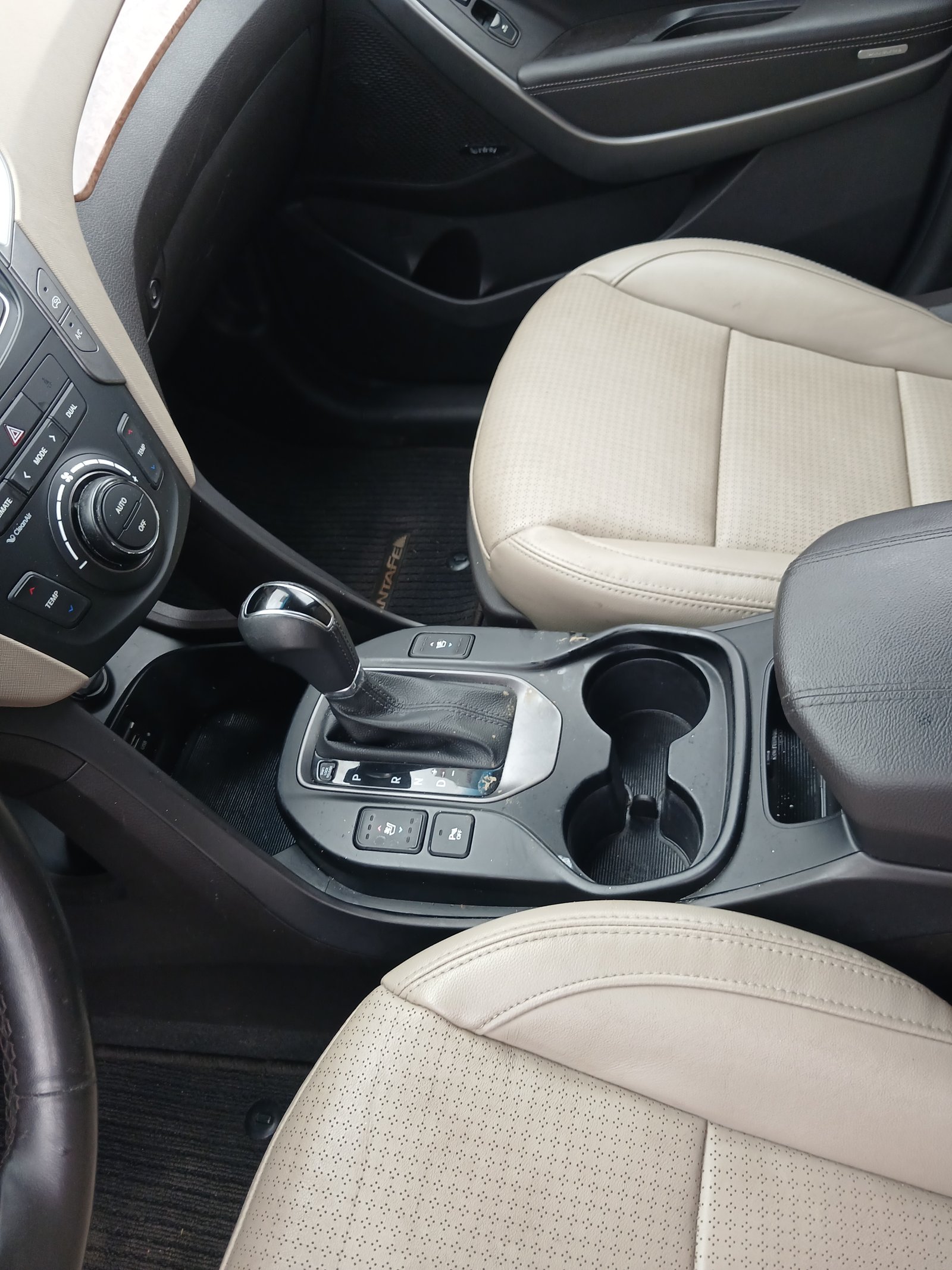 2016 Hyundai SANTA FE photo 9