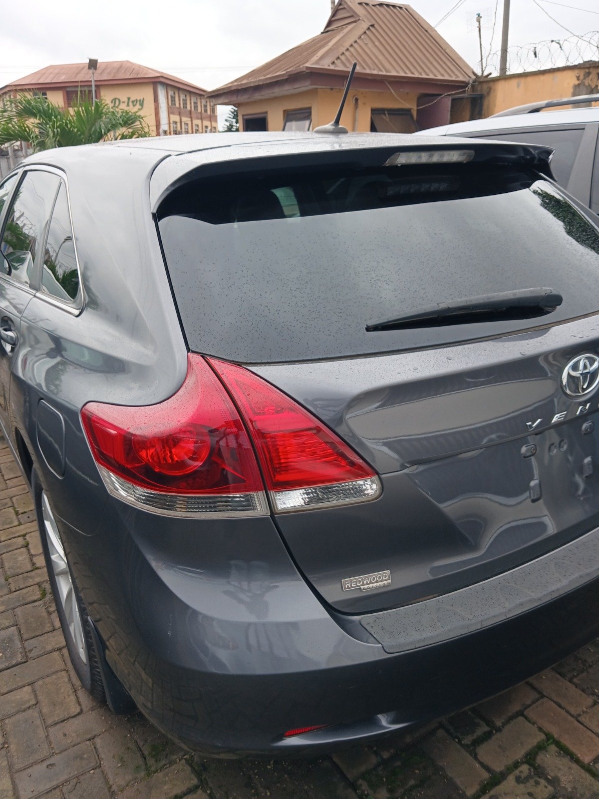 2016 Toyota Venza XLE photo 9