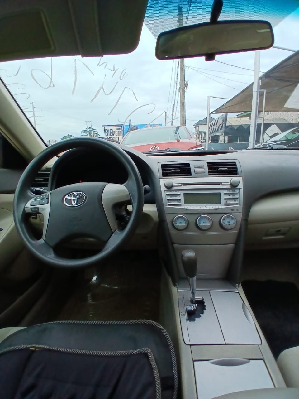 2011 Toyota Camry LE 4dr photo 6