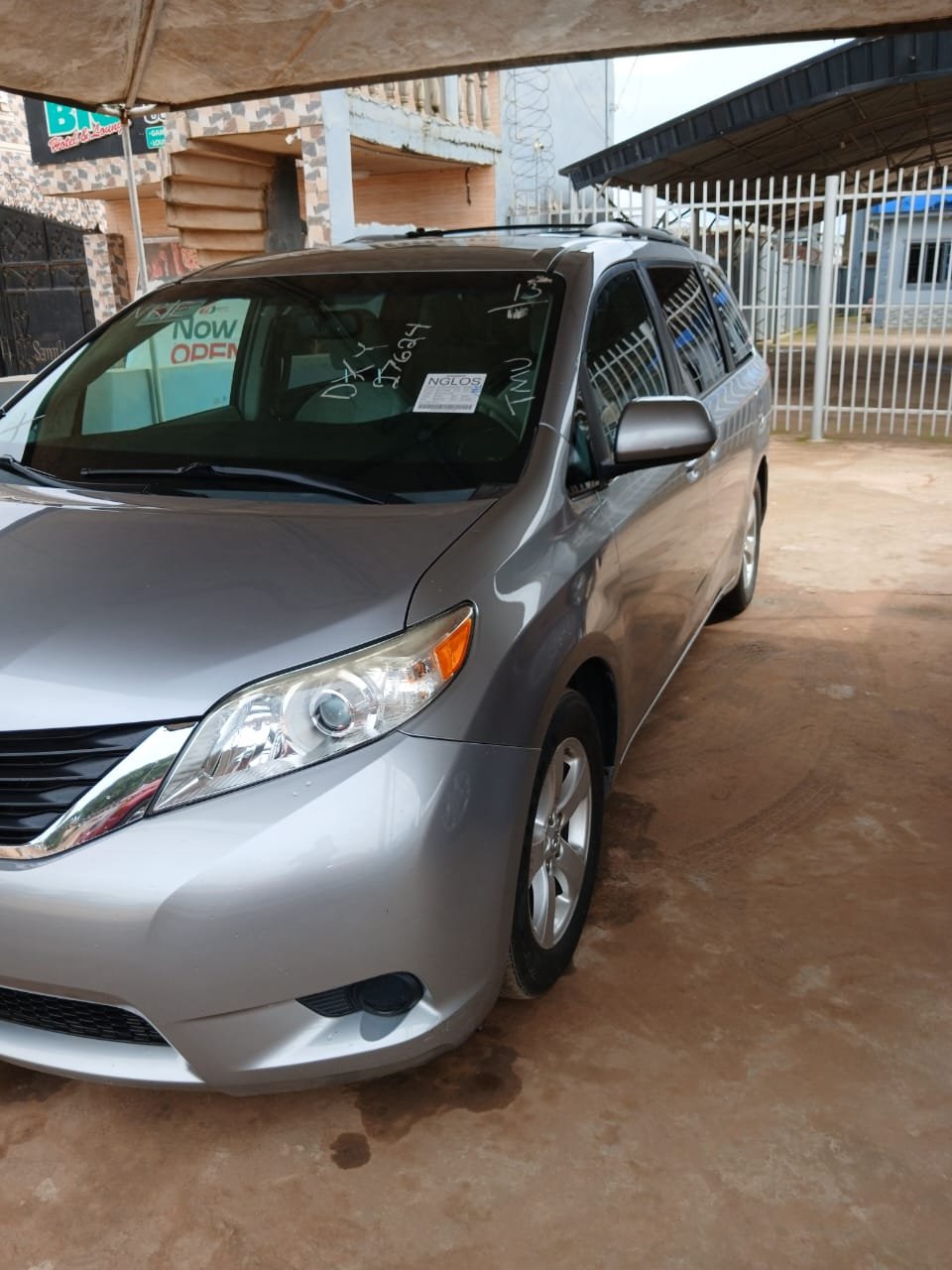 2013 Toyota Sienna 2013 Edition photo 2