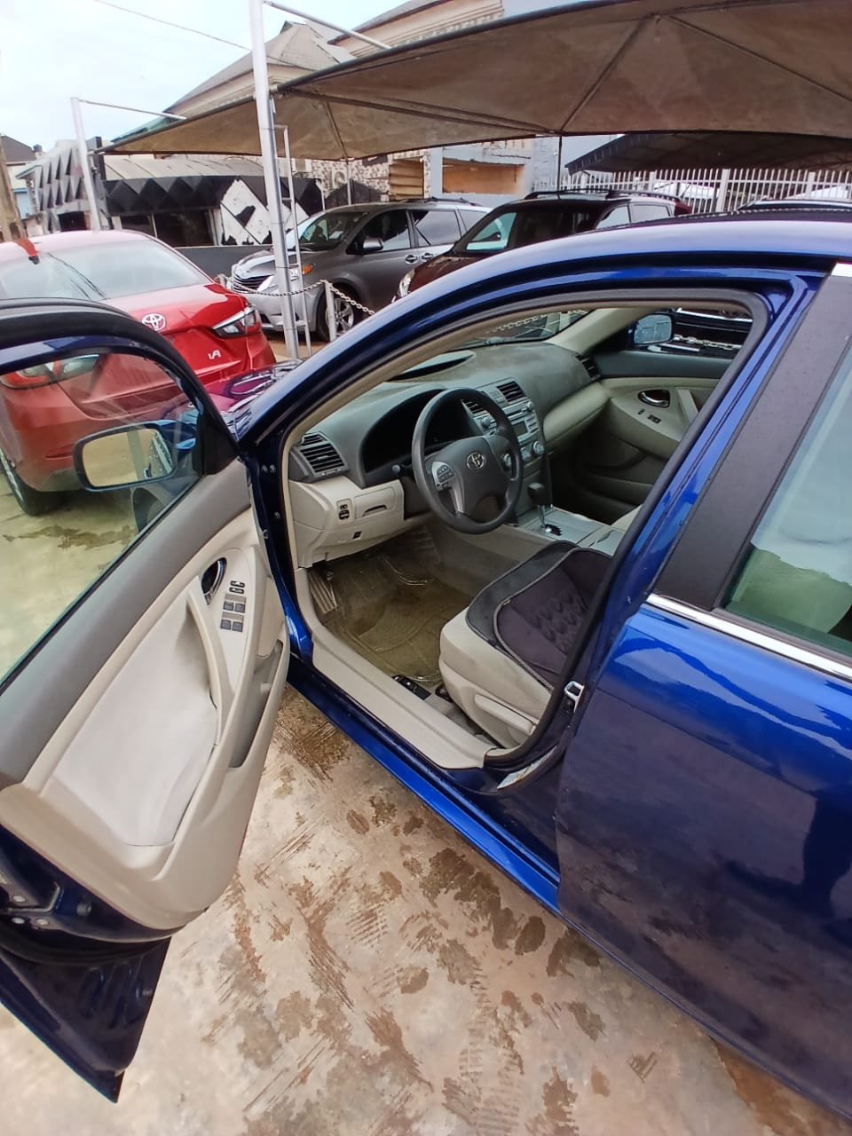 2011 Toyota Camry LE 4dr photo 5