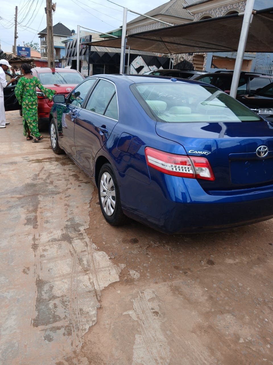 2011 Toyota Camry LE 4dr photo 2