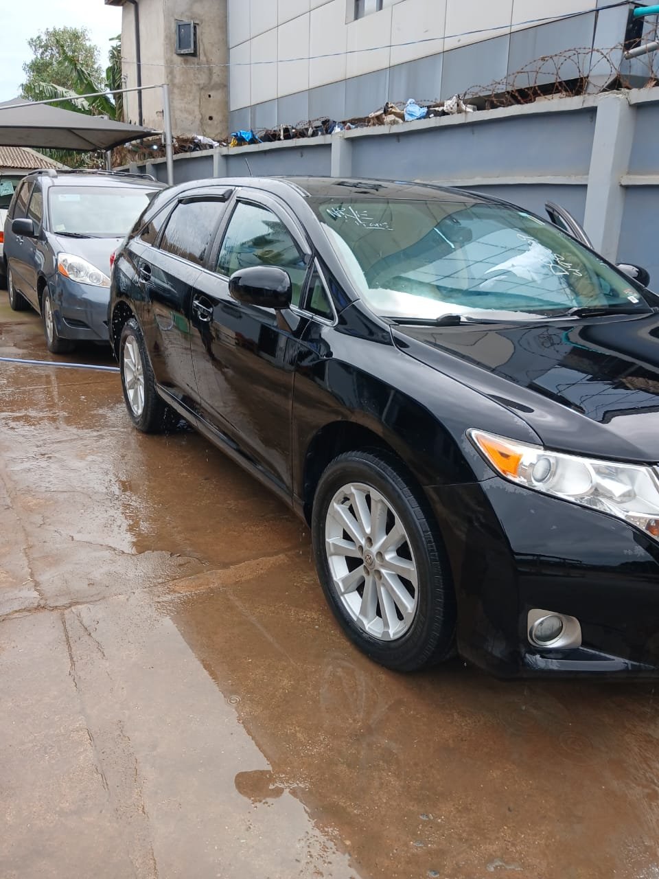 2011 Toyota Venza Limited Edition photo 2
