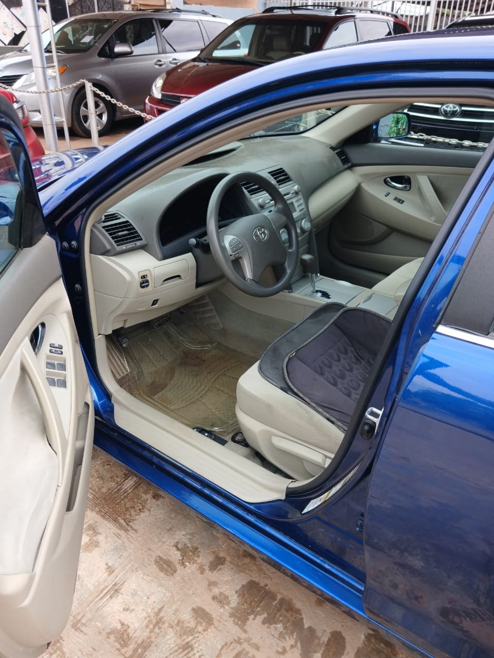 2011 Toyota Camry LE 4dr photo 4