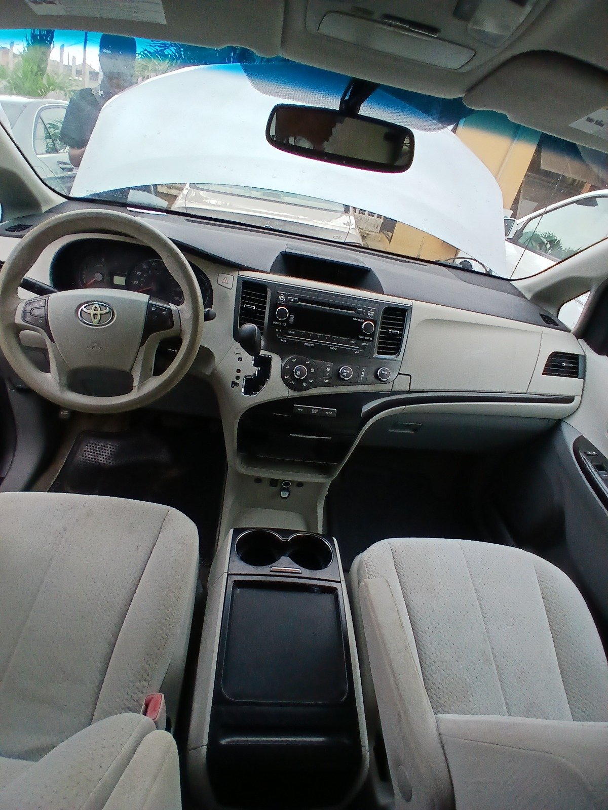 2011 Toyota Sienna LE photo 15