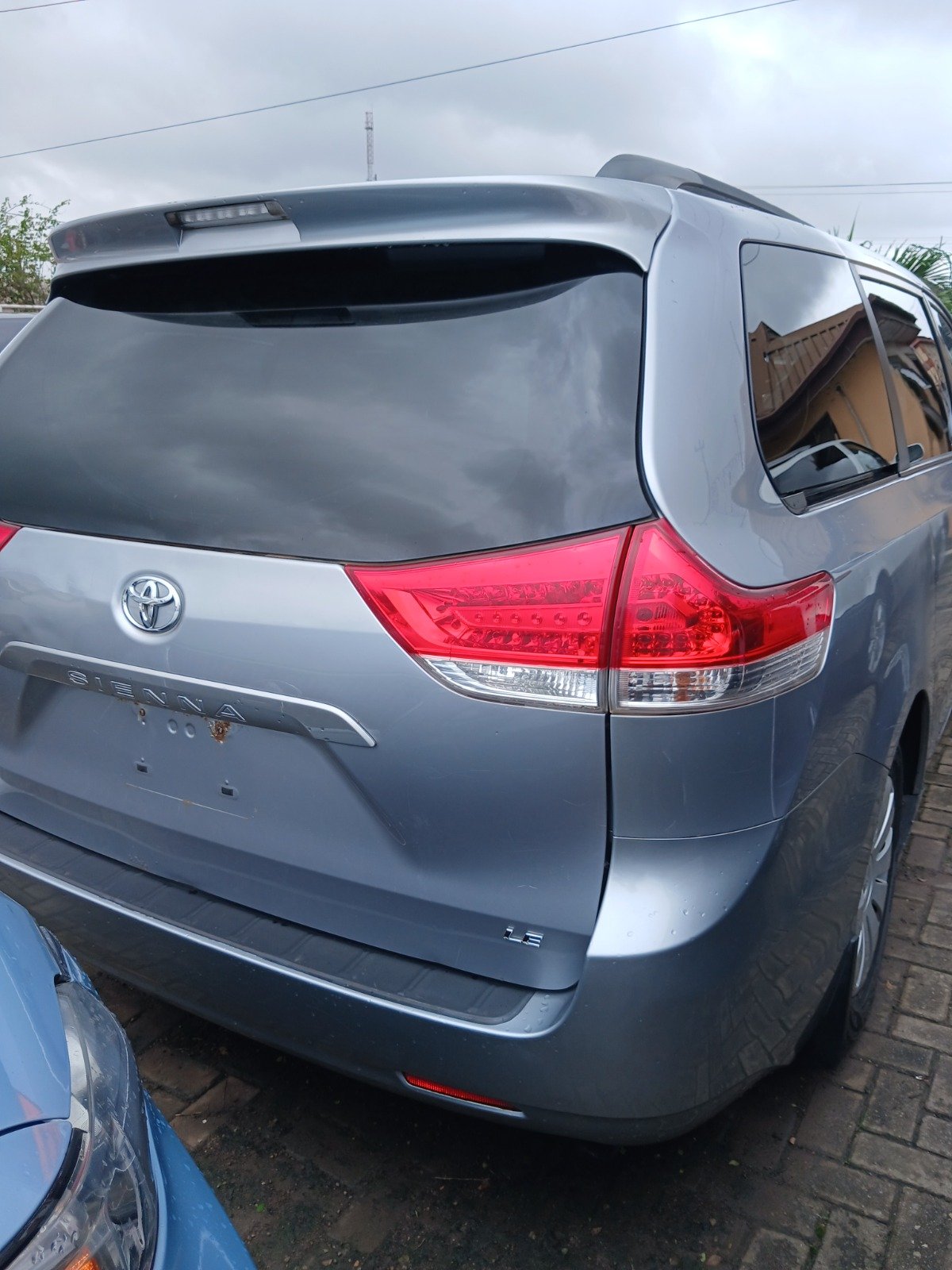 2011 Toyota Sienna LE photo 6