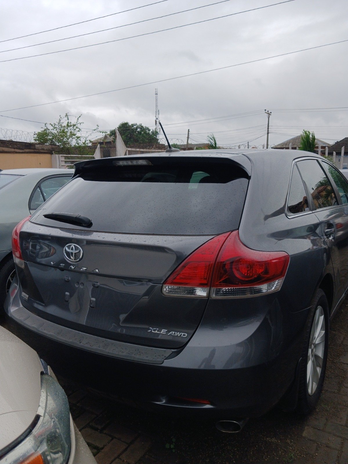 2016 Toyota Venza XLE photo 3
