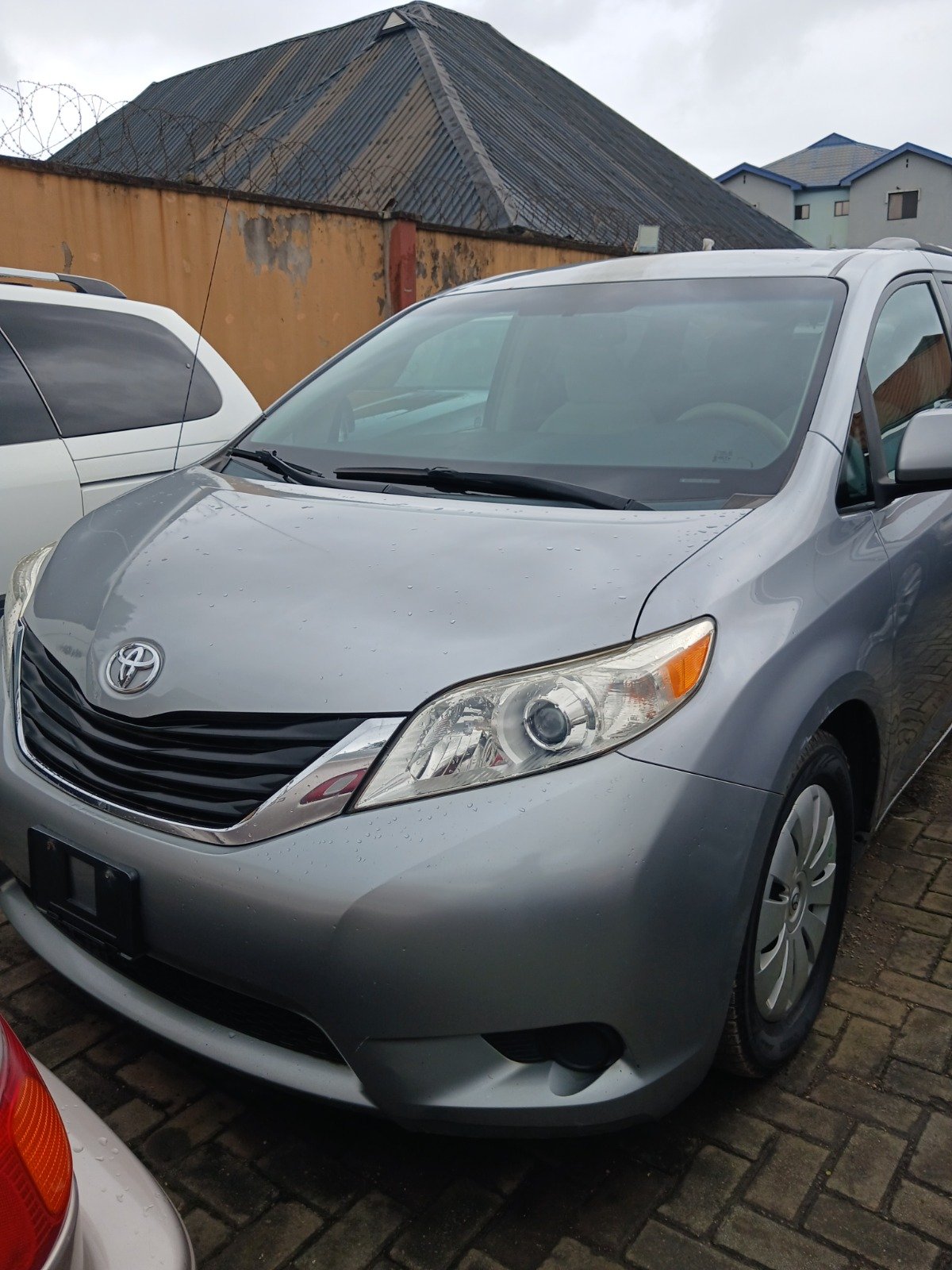 2011 Toyota Sienna LE photo 10