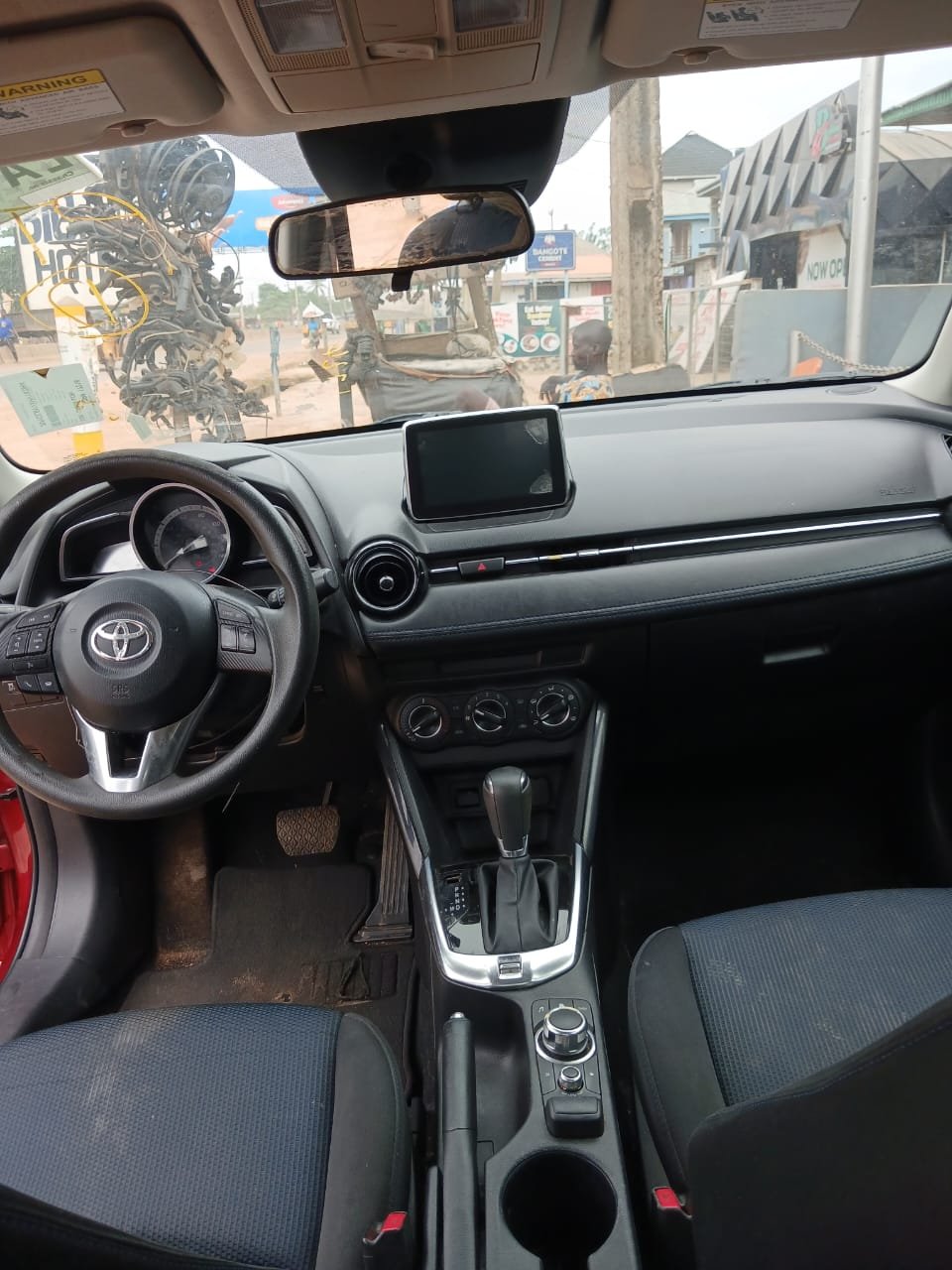 2018 Toyota Yaris Sedan photo 3