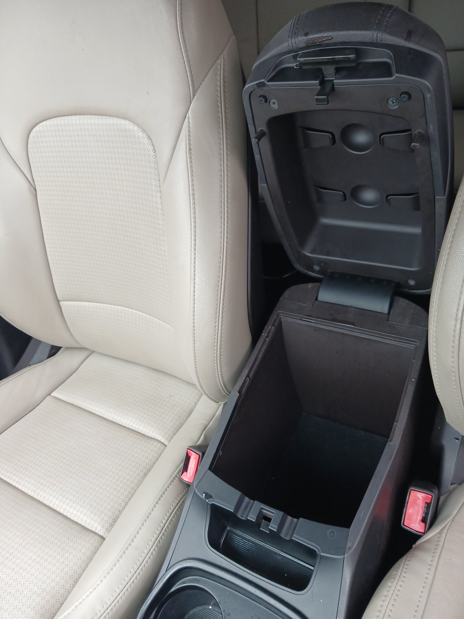 2016 Hyundai SANTA FE photo 10