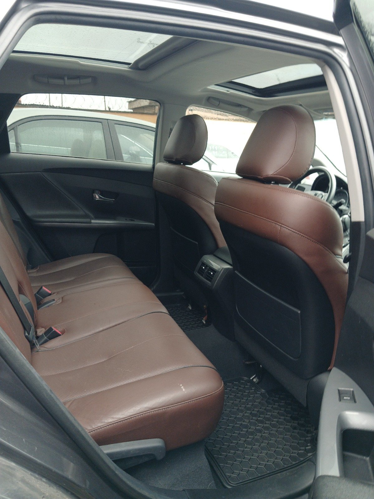 2016 Toyota Venza XLE photo 8